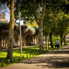 Soleada imagen del paseo del Mirón, en Soria.