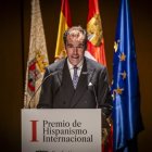 El presidente de la FDS, Rafael Benjumea, en la entrega del Premio de Hispanismo Internacional.