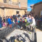 Un momento del acto celebrado ante la tumba de Leonor Izquierdo