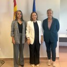 La investigadora del Centro para la Calidad de los Alimentos, Eva Guillamón; la presidenta del CSIC, Eloísa del Pino, yla directora del INIA-CSIC, Cristina Óvilo.