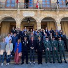 Agentes de la Policía Local, autoridades y miembros de otros cuerpos policiales tras el acto.