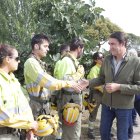 El consejero de Medio Ambiente, Vivienda y Ordenación del Territorio en la visita a una base aérea en Zamora.