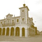 Ayuntamiento y calles de Bayubas de Arriba.