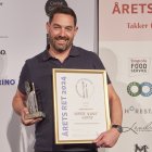 Alberto Segade con su premio a Mejor Sumiller del Año en Dinamarca.