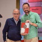 El presidente de la Real Federación de Castilla y León de Fútbol, Marcelino Maté, junto al entrenador soriano Pablo Machín en un acto federativo.