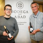 José Cervera, enólogo de Bodega del Abad, con el distribuidor José Antonio Omeñaca. MONTESEGUROFOTO