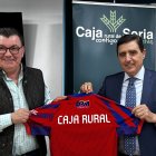 Los presidentes del C.D. Numancia y Caja Rural de Soria, Patricio de Pedro y Carlos Martínez Izquierdo, durante la reunión.