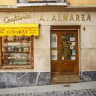 Confitería Almarza, en Almazán, con 204 años de trayectoria y algunos de los dulces más tradicionales de la provincia de Soria.