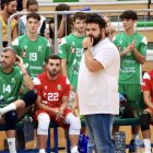 El entrenador de Unicaja Almería, Pablo Ruiz, durante un partido.