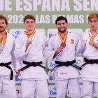 Alexis Rosa, el primero por la izquierda con su más que meritoria medalla de plata.