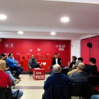 Alcaldes y concejales participantes en la jornada sobre vivienda.