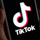Archivo - FILED - 22 September 2023, Berlin: The logo of the TikTok platform is displayed on a smartphone. Photo: Monika Skolimowska/dpa.