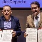Benito Serrano y Juan Carlos Suárez-Quiñones, en la firma del convenio.