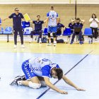 Un jugador del C.V. Grupo Herce se lamenta por una acción en un partido disputado en Los Pajaritos.