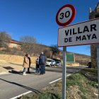 La vicepresidenta visita las obras finalizadas en dos carreteras provinciales con una inversión de más de 700.000 euros.