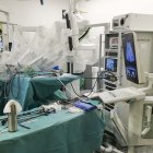 Robot quirúrgico durante una operación.