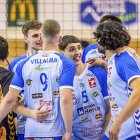 Los jugadores del Alberto Toribio celebran uno de los puntos del partido.