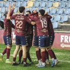 Los jugadores del Pontevedra celebran uno de los goles anotados ante el Compostela.