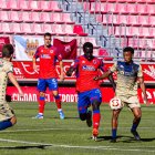 Dalisson junto a Mopustapha en el encuentro de la primera vuelta en Los Pajaritos.