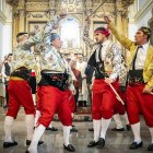 Danzas de paloteo y procesión con la Virgen.