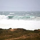 Playa gallega, donde se ha activado la alerta roja por temporal costero en el litoral Norte y Noroeste.