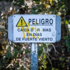 Cartel de peligro en las márgenes del Duero.