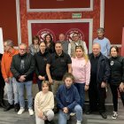 foto de familia de concursantes con miembros del jurado en el Casino Amistad Numancia.