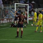 Álex González celebra el gol que le daba la victoria al Pontevedra ante el Langreo.