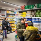 Los sorianos acuden al nuevo establecimiento en el día de su inauguración.