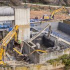 Detalle de las obras de derribo de la depuradora frente a San Saturio.