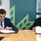 Carlos Martínez Izquierdo y Alberto Santamaría rubrican los acuerdos.