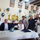 El centenario con su familia y autoridades.
