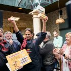 Los hermanos Calvo celebran la victoria.