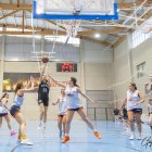 La canterana Claudia González (dorsal 14), en un choque con el equipo júnior del CSB.