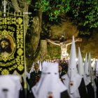 Las imágenes del Cristo del Humilladero y de la Virgen de la Soledad han iluminado la noche del Jueves Santo.