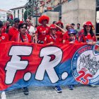 Peñistas del Frente Rojillo en la bajada al recimiento.
