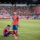 Marc Fuentes, junto a Danese, desolado tras el final del partido.
