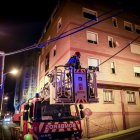 El camión de bomberos en el lugar del suceso en el barrio del Calaverón.