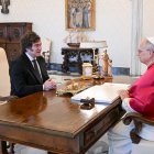 Javier Milei, presidente de Argentina, y el papa León XIV, en la Santa Sede el sábado.