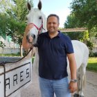 Diego Peña con su caballo.