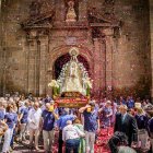 Cientos de personas se encomendaron a la Virgen