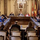 Miembros de la corporación de la Diputación ayer en el pleno.