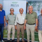 El presidente de Asfoso Pedro Antonio Marín Gil (C) junto alos miembros de la Junta Directiva