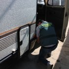 El conductor profesional asiste a un juicio por vía telemática mientras conducía un vehículo articulado.