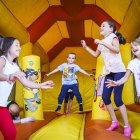 Hinchables y actividades para los niños para dar inicio a las fiestas