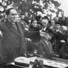 AHPSo 23598 (Colección AHPSo) Homenaje a Antonio Machado en el exterior de la ermita de San Saturio el 2 de mayo de 1932.