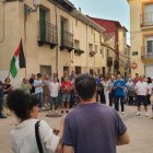 Concentración por el fin de la violencia en Gaza en la plaza Mayor de Arcos de Jalón.
