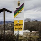 Entrada al aeródromo provincial ubicado en Garray.