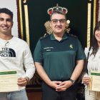 Los alumnos posan tras sus prácticas tuteladas por la Guardia Civil de Soria.