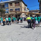 Los mozos de Duruelo pingando el mayo.